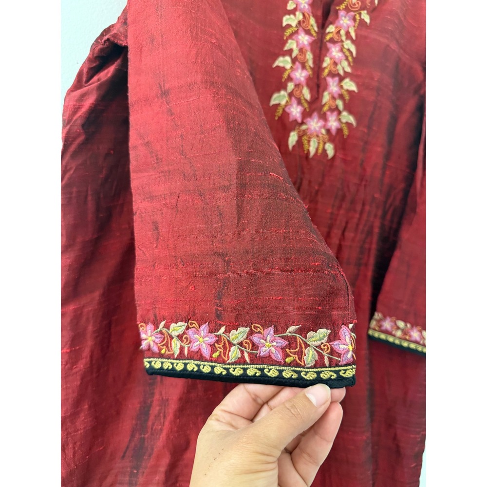Smithsonian Institution Women's Red Embroidered Tunic Top Size Large Bohemian - Picture 3 of 6